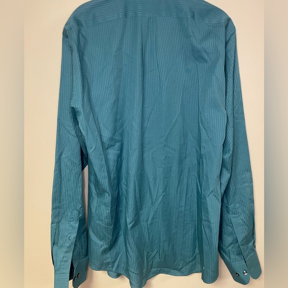 Van Heusen Fitted Button Down - Picture 2 of 4